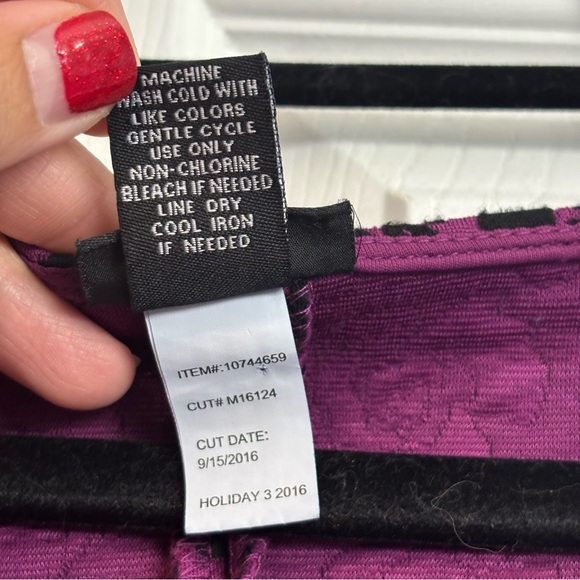 Torrid V-Neck Sleeveless Floral High Low Peplum Blouse Torrid Size 0, Purple EUC - Picture 8 of 15